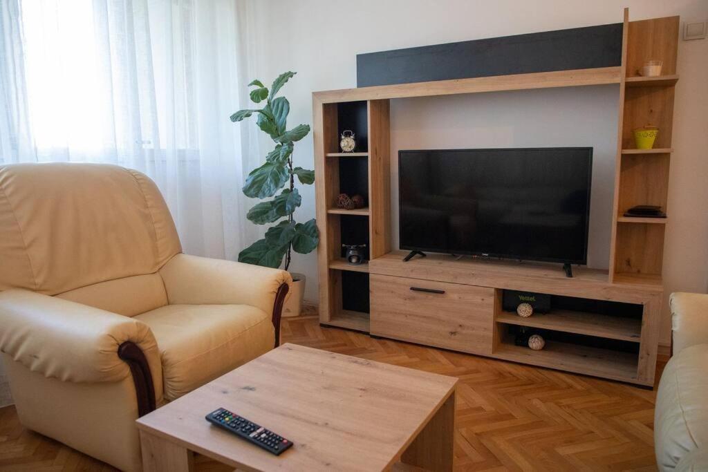 Dora Apartment Ni Eksteriør bilde
